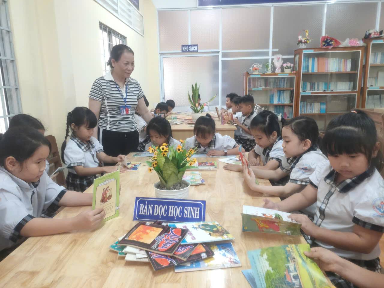 Phong trào 'Đọc và làm theo báo đội"